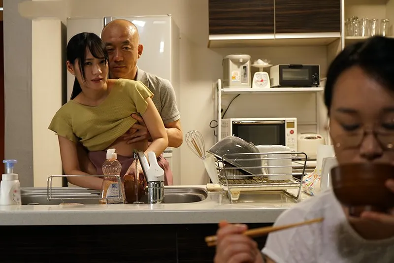 ông xã chịch con gái riêng của cô vợ khi biết vợ yêu không thể sinh con cho mình