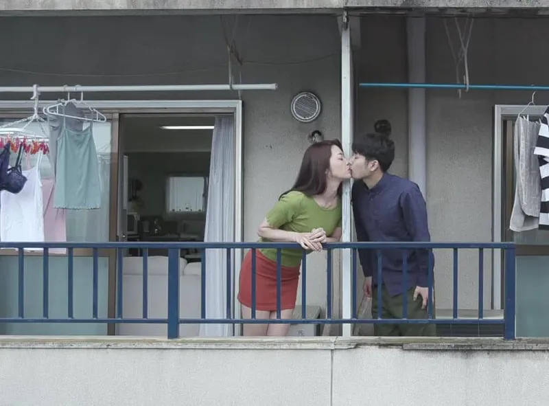 Tiếng rên của chị cạnh nhà cạnh bên và cậu thanh niên được lái máy bay