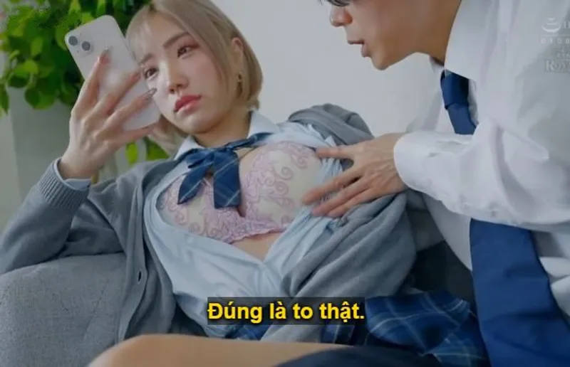 Cô học trò băng giá vô cảm, chỉ hứng thú với tiền bạc, và anh tha hồ muốn làm gì cô cũng được.