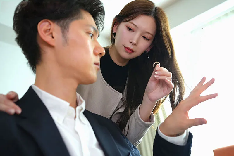 Cô vợ đi đi chơi, anh xã ở nhà bị nhỏ em bà xã gạ làm tình không trượt phát nào