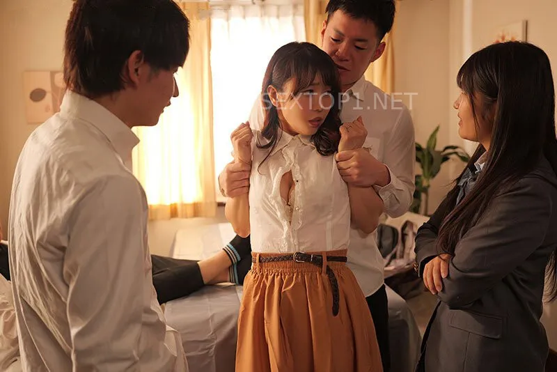 Không ưa má kế, nàng nhỏ gọi bạn học về nhà cưỡng hiếp