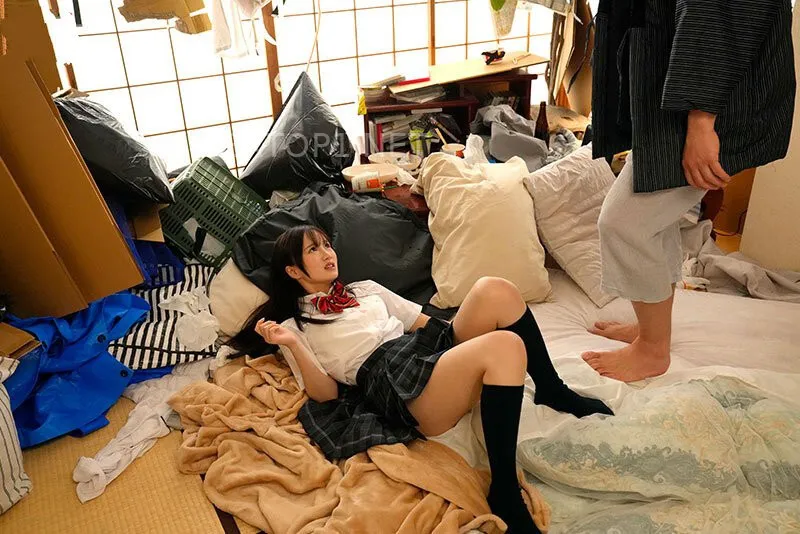 Gõ cửa phàn nàn vì tiếng ồn của gã nhà sát bên, nữ bắt ngờ bị túm lấy